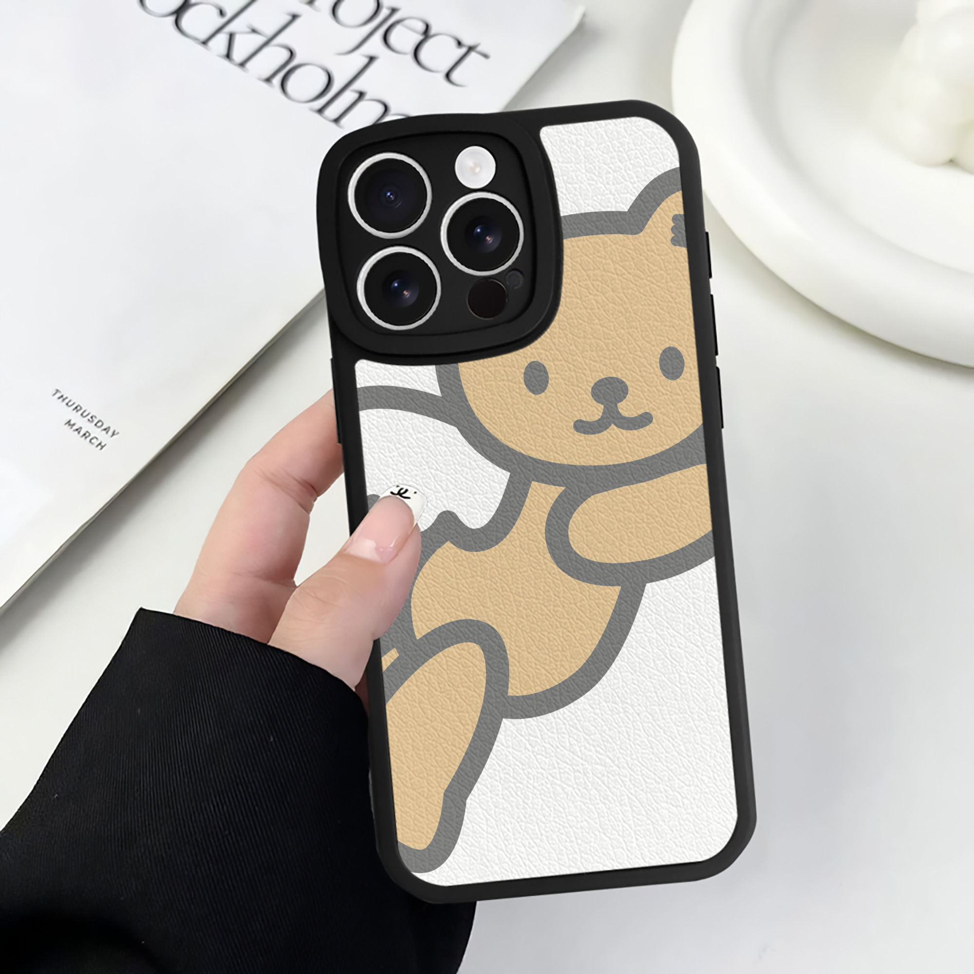 （画像用） Hello Kitty ハローキティ 【iPhone 16シリーズ対応】シリコンスマホケース（レザー調） 材質：シリコン